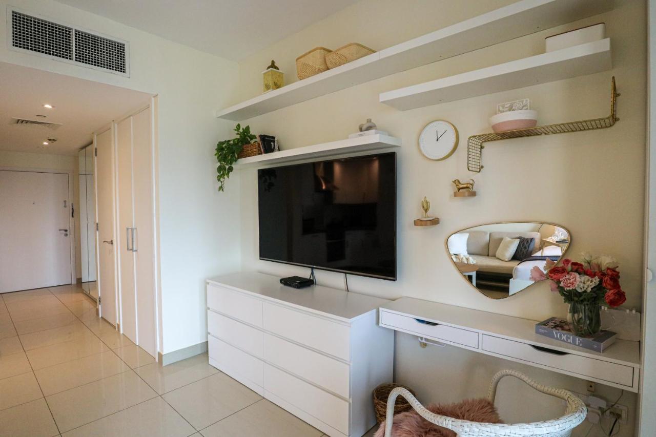 Higuests - Snug Studio With Balcony In The Heart Of Downtown Apartment