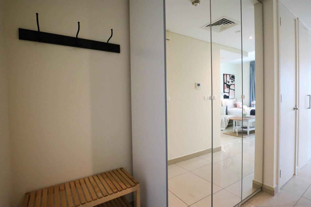 Apartment Higuests - Snug Studio With Balcony In The Heart Of Downtown