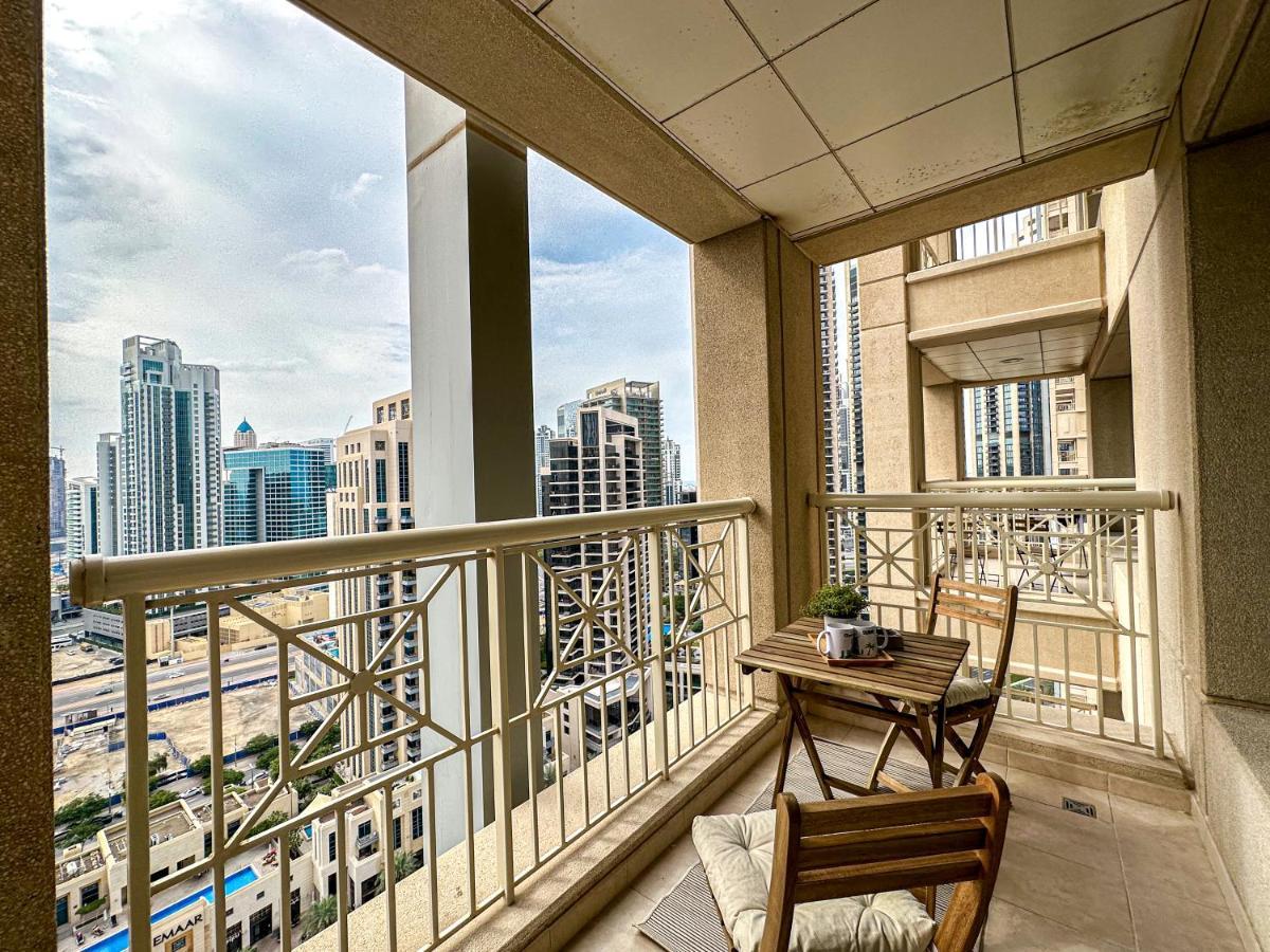 Apartment Higuests - Snug Studio With Balcony In The Heart Of Downtown