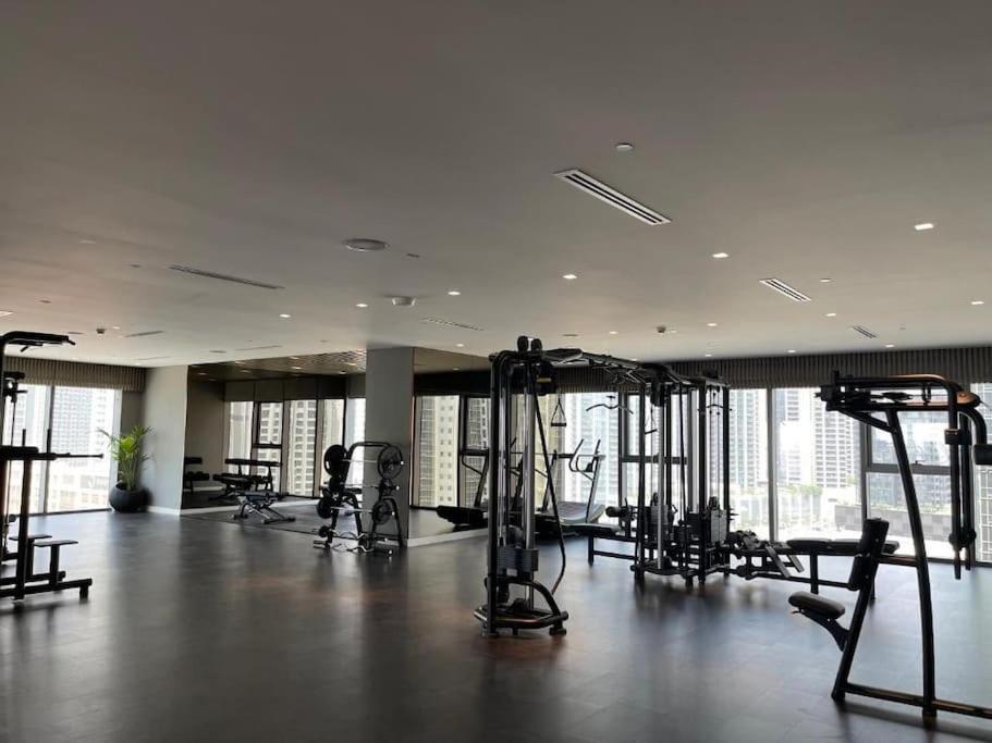 Paramount Midtown Flat With Burj Khalifa View Dubai