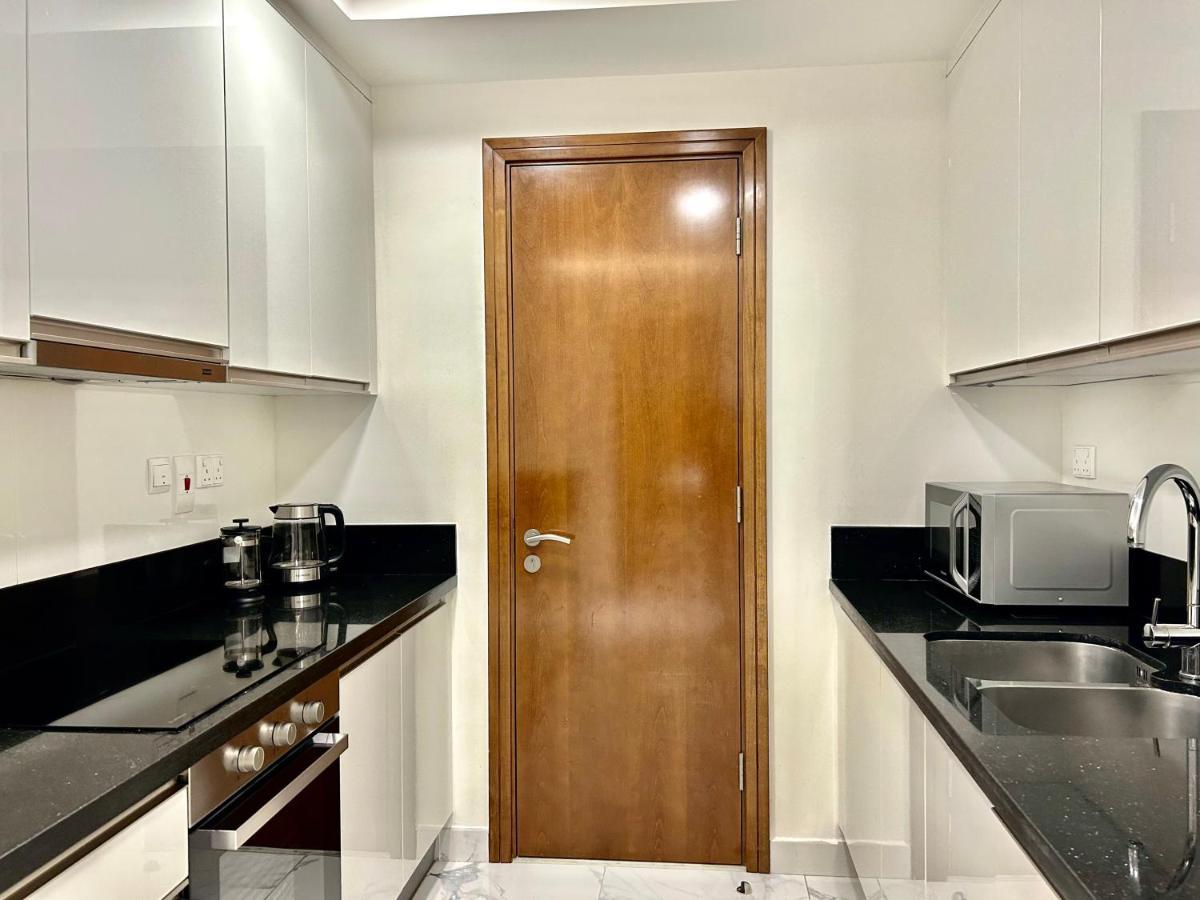 Stunning 1bedroom With Balcony In Al Habtoor Apartment *