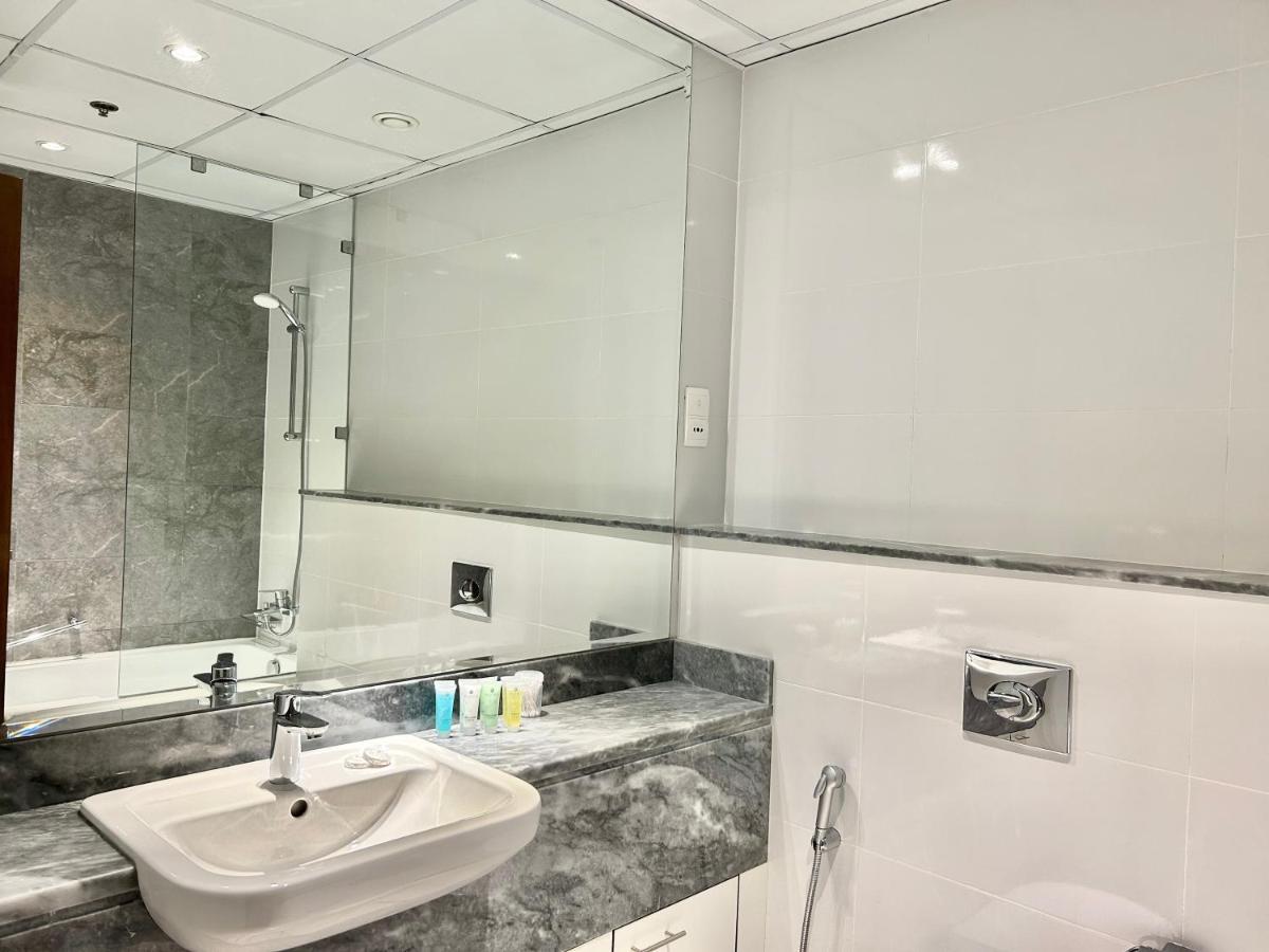 Stunning 1bedroom With Balcony In Al Habtoor Dubai