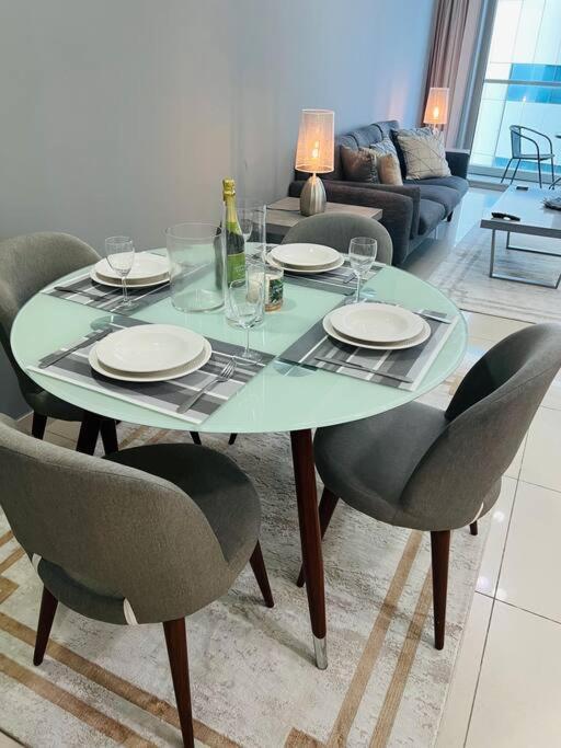 1 Bed With Sea View, Pool, Gym & Free Parking In Marina