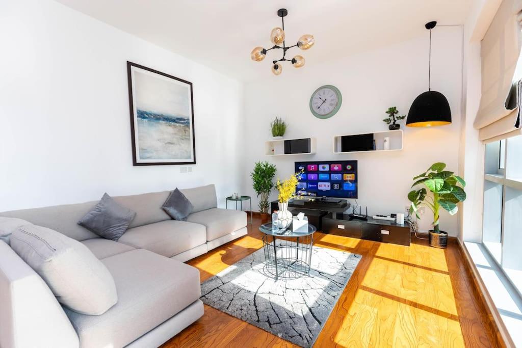 Luxury 3br In Downtown With Pool, Fitness, Patio Apartment