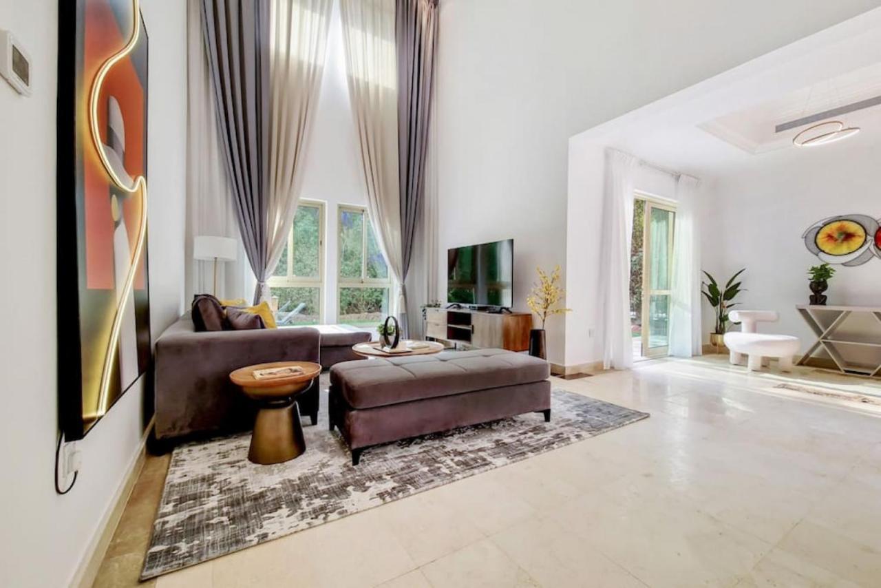 Villa, Jumeirah Islands - Modest Four Bedroom * Dubai