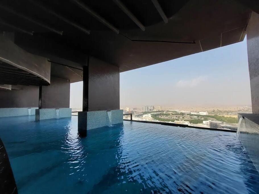 Miraclz Skyline Tower Apartment *