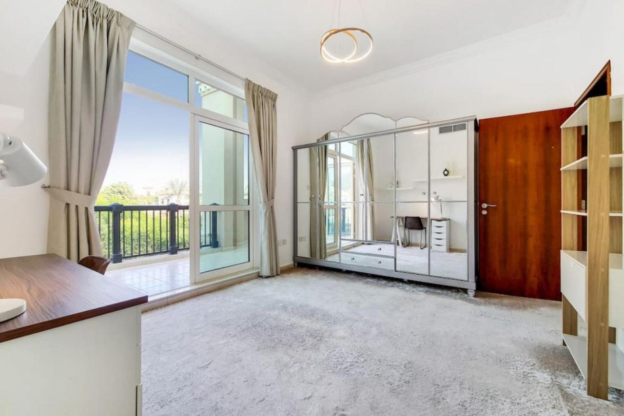 Villa, Jumeirah Islands - Modest Four Bedroom Dubai