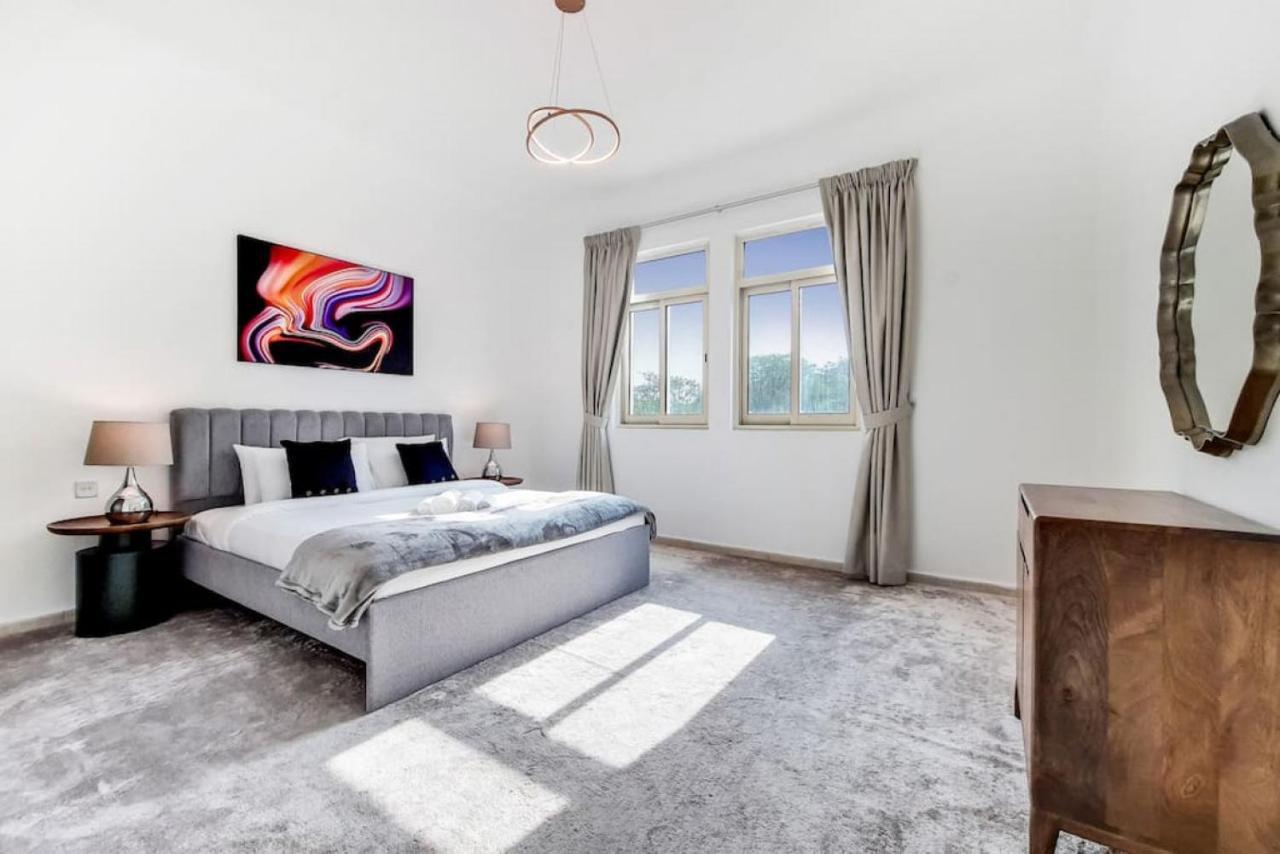 Villa, Jumeirah Islands - Modest Four Bedroom * Dubai