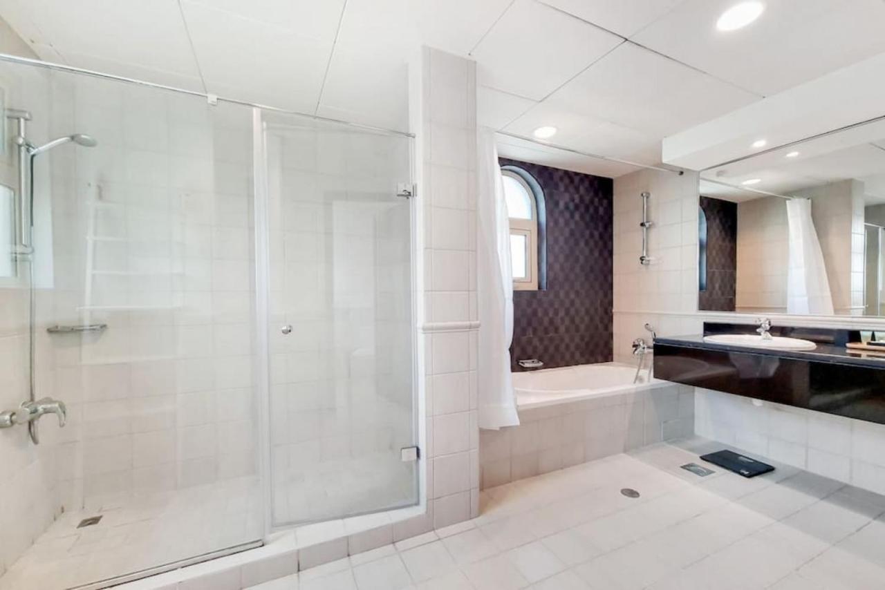 Villa, Jumeirah Islands - Modest Four Bedroom Holiday home