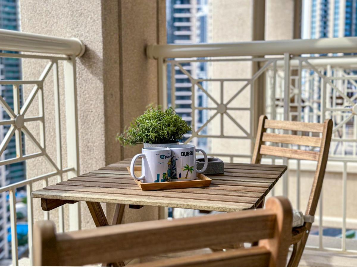 Higuests - Snug Studio With Balcony In The Heart Of Downtown Apartment *