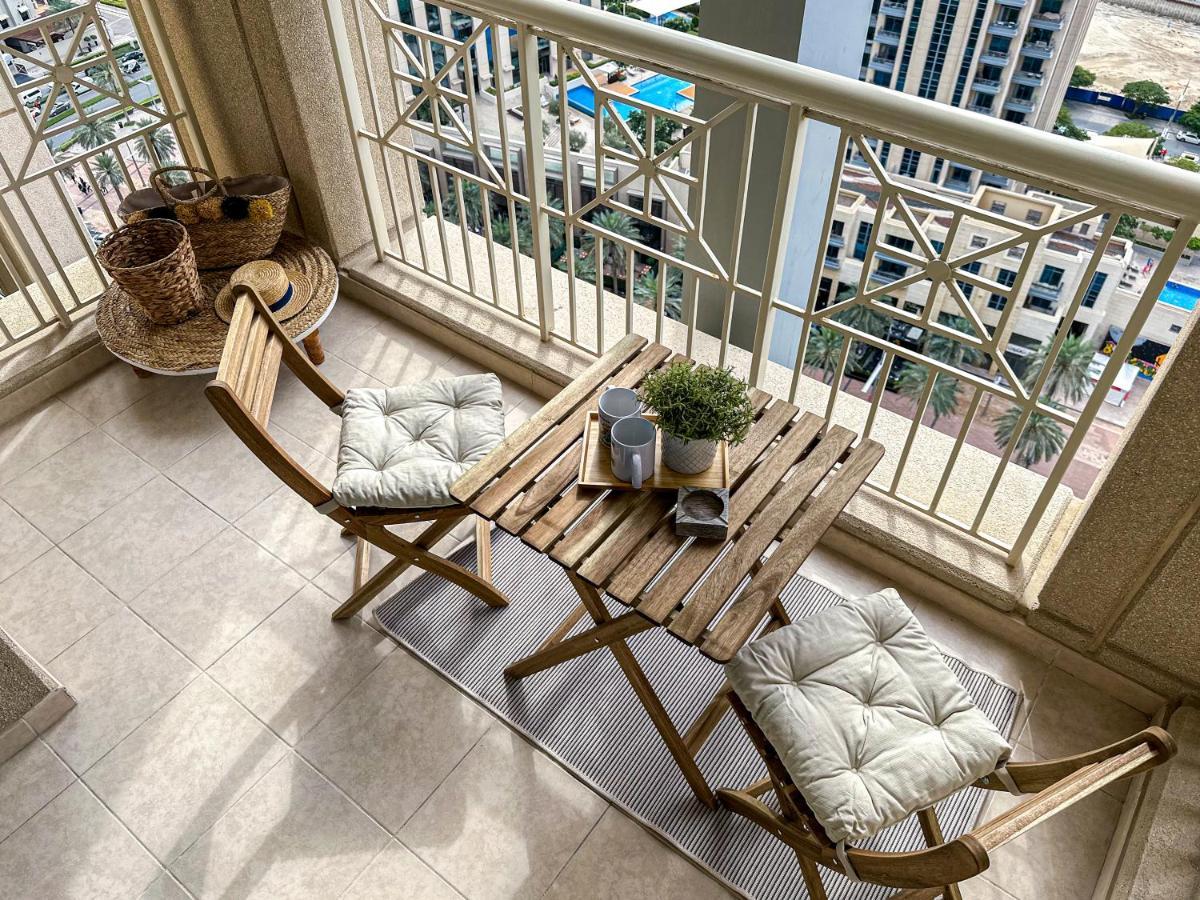 Higuests - Snug Studio With Balcony In The Heart Of Downtown Apartment