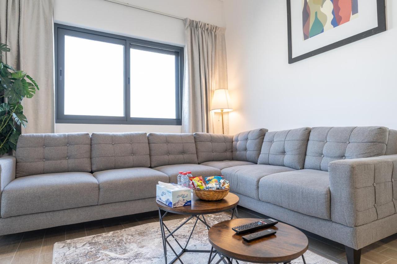 Trinity Homes - Luxury 2br With Modern Amenities, Near To Energy Metro Station Apartment *