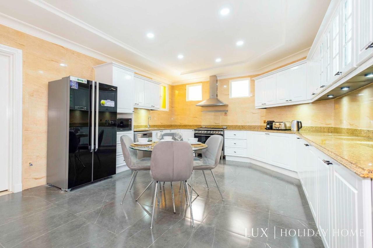Lux The White Palm Villa
