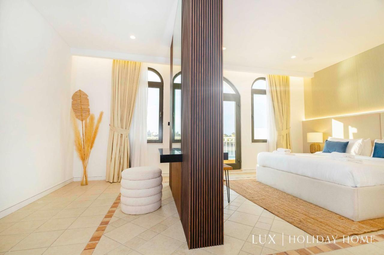 Lux The White Palm *