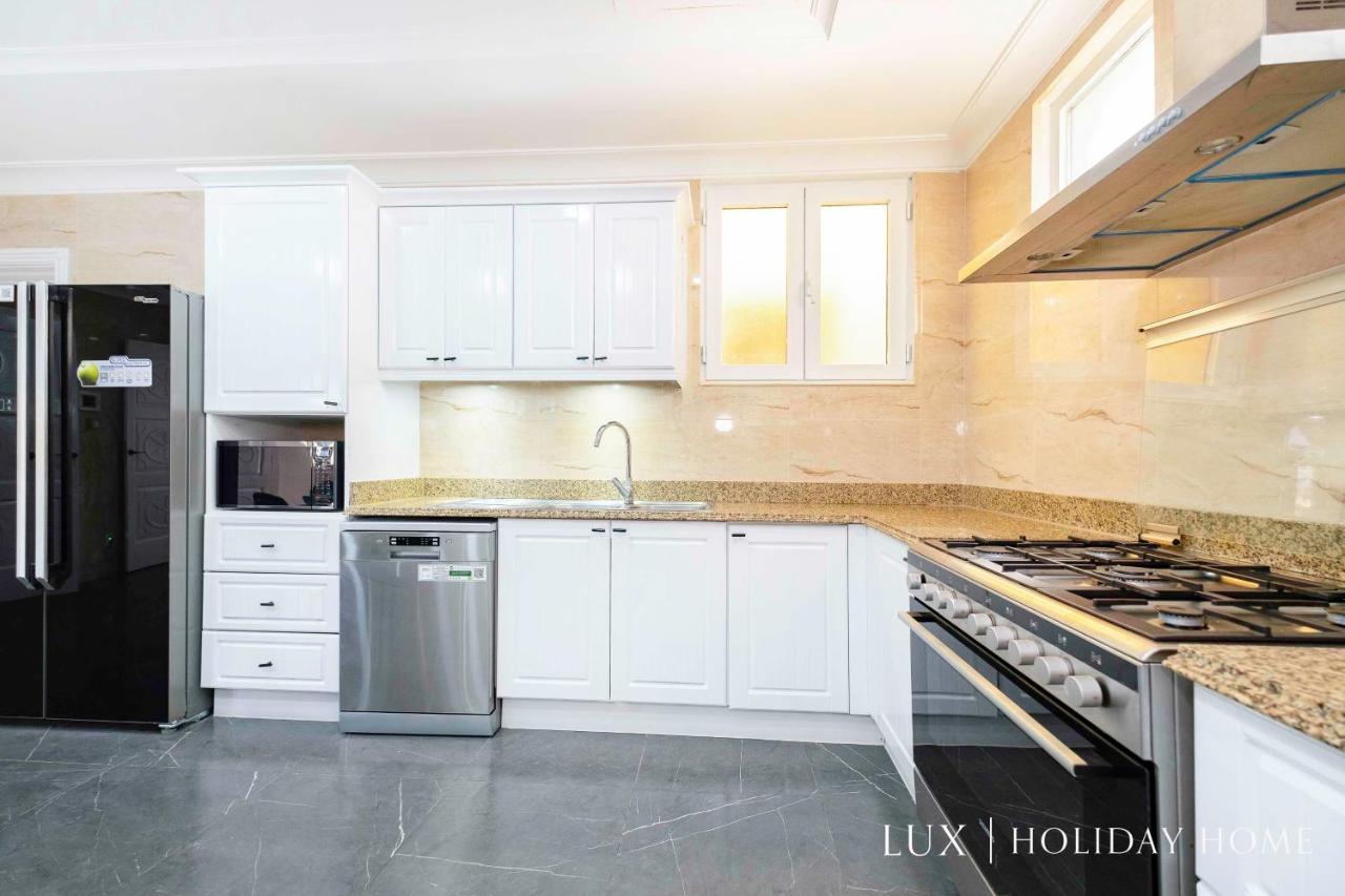 Lux The White Palm Villa Dubai
