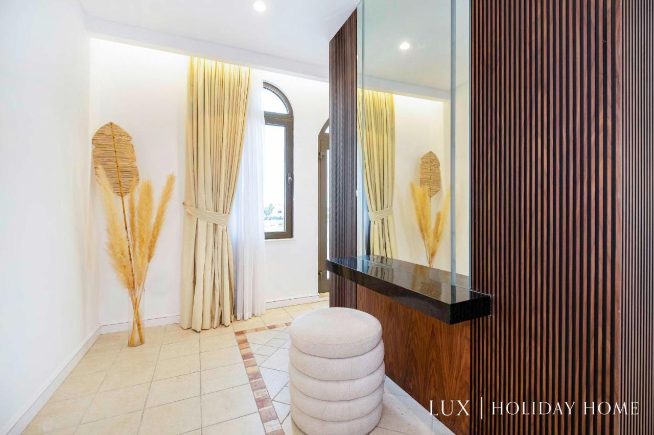 Lux The White Palm