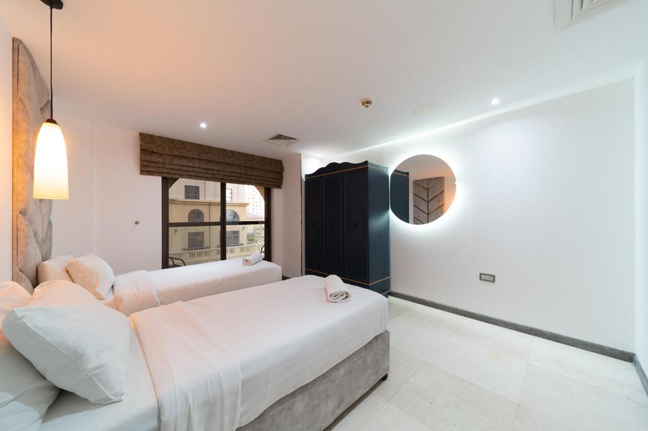 6 Bedrooms In The Main Jbr Walk