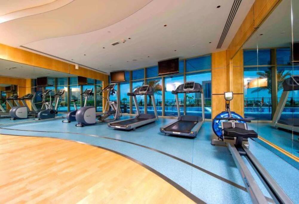 1 Bed With Sea View, Pool, Gym & Free Parking In Marina Apartment *