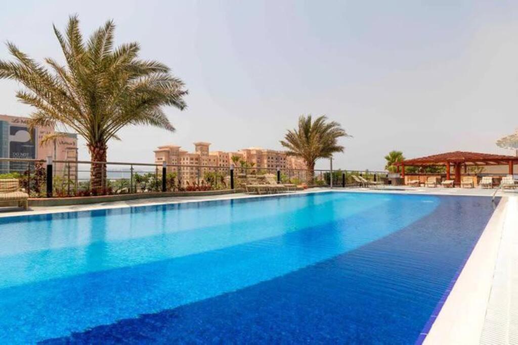 1 Bed With Sea View, Pool, Gym & Free Parking In Marina