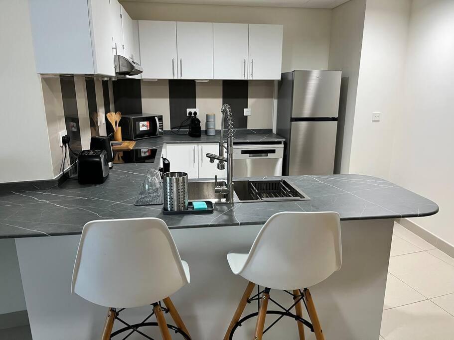 Apartment 1 Bed With Sea View, Pool, Gym & Free Parking In Marina Dubai