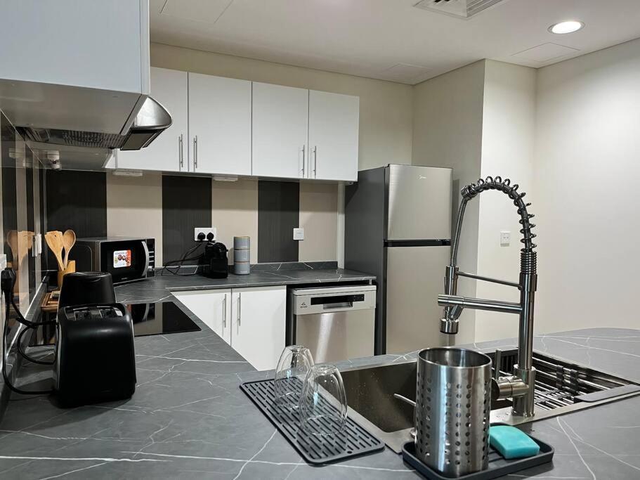 1 Bed With Sea View, Pool, Gym & Free Parking In Marina Dubai