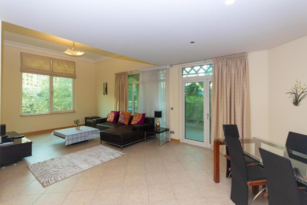 Spacious 3 Bed - Palm Jumeirah Apartment