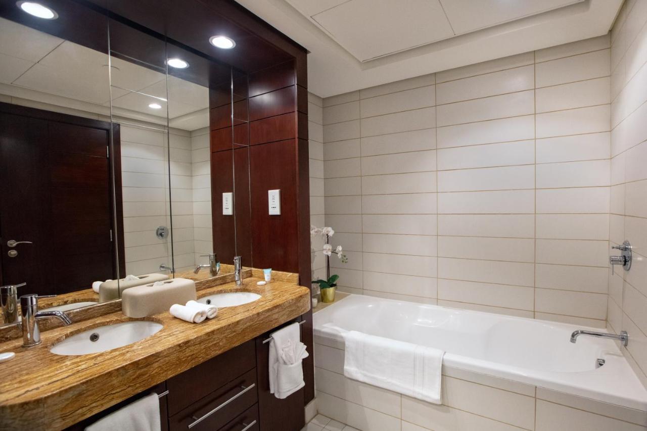 Boutique Living - Burj Views *