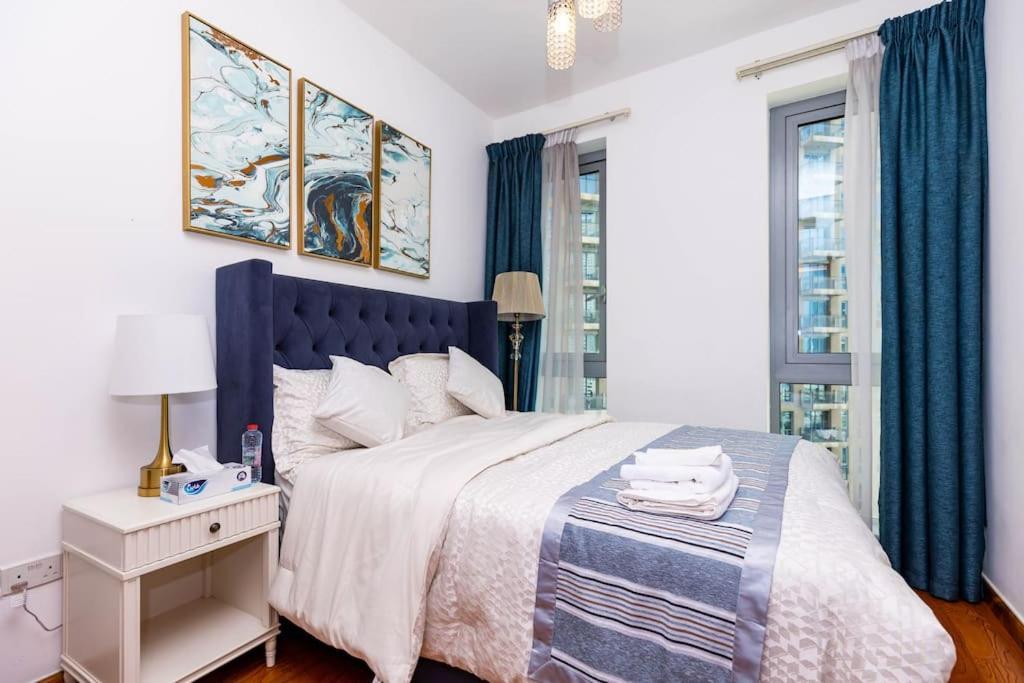 Luxury 3br In Downtown With Pool, Fitness, Patio Dubai