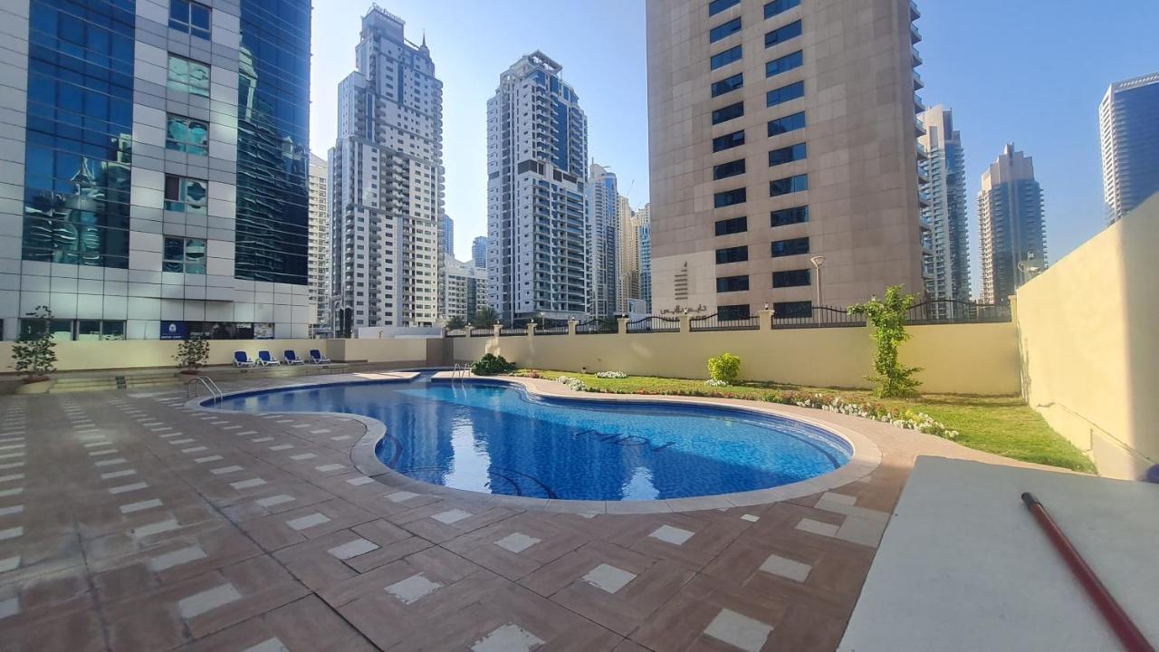 Yellow Studio Apart 308 In Marina Diamond One Apartment