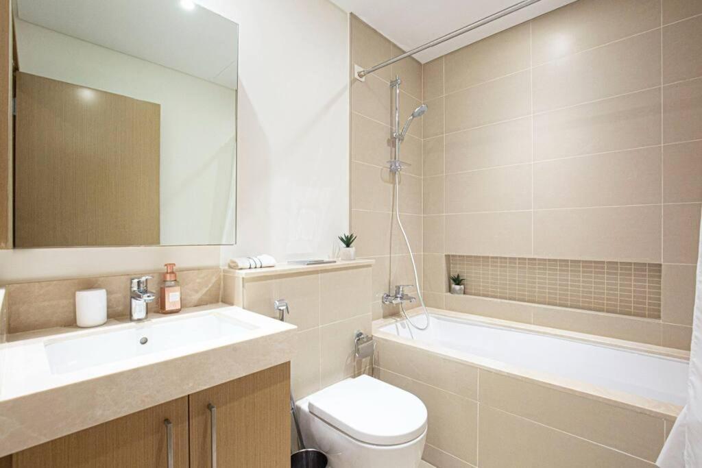 Stylish 1 Bedroom In 5242 By Ofex *