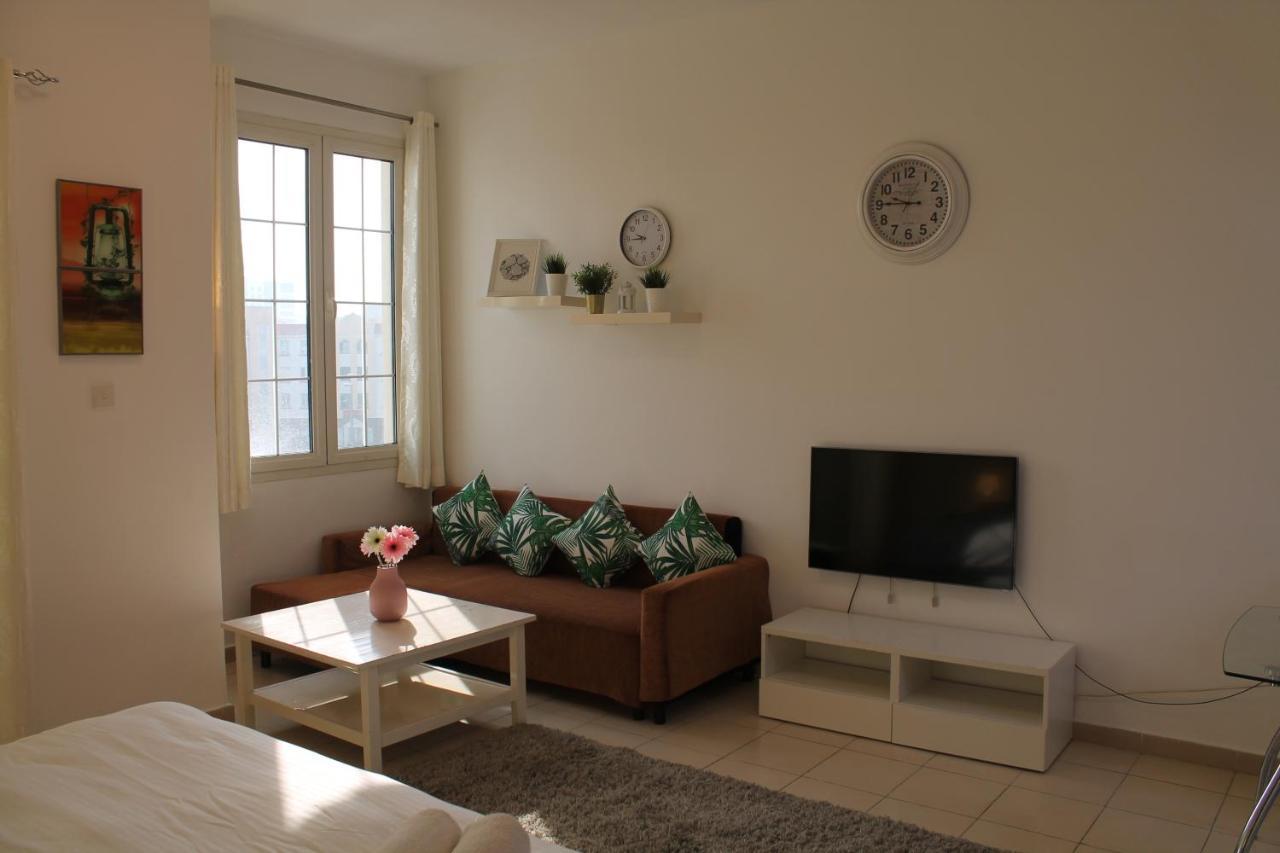 Apartment Bright, Spacious And Cozy *