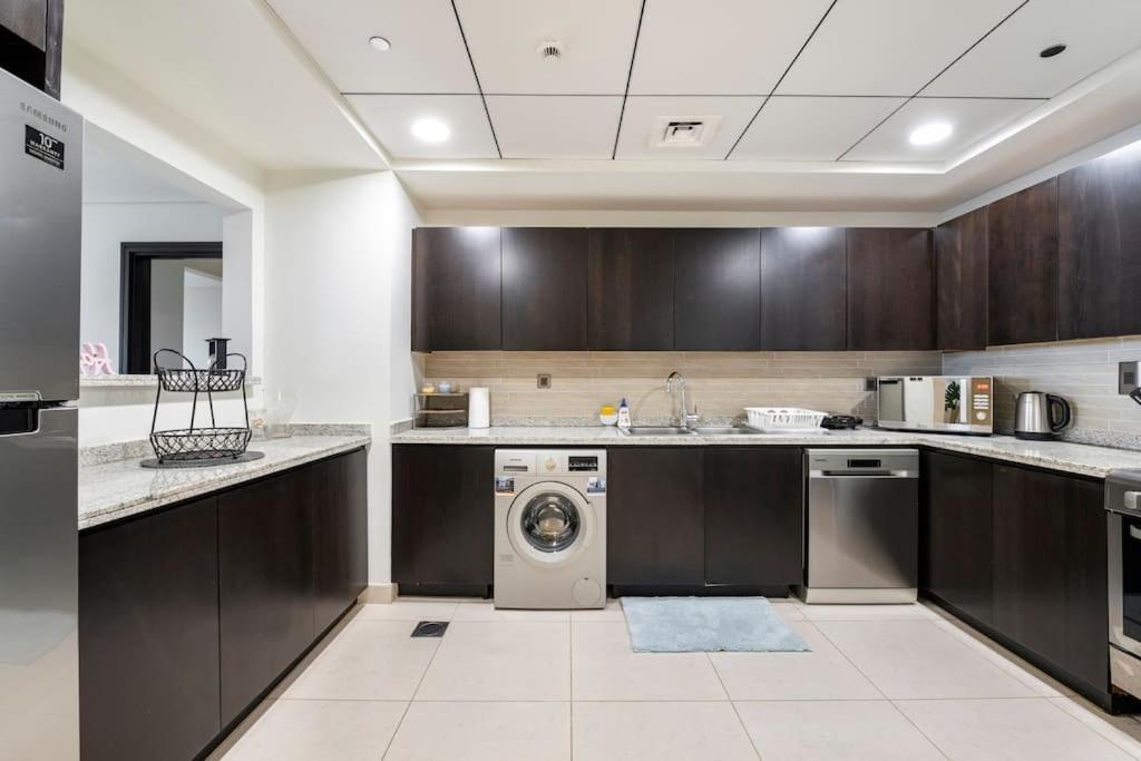 Balqis Residense Palm Jumeirah,pool, Beach, Floor, Full Sea View, Restaurants Apartment *