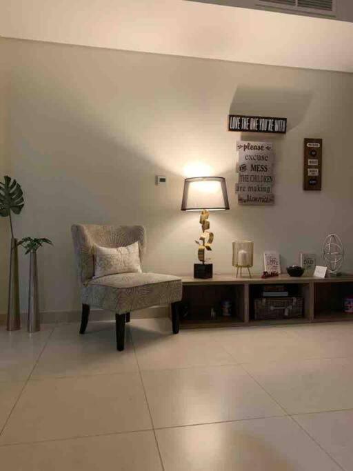 Balqis Residense Palm Jumeirah,pool, Beach, Floor, Full Sea View, Restaurants Apartment *