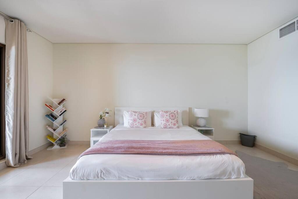 Balqis Residense Palm Jumeirah,pool, Beach, Floor, Full Sea View, Restaurants Apartment Dubai