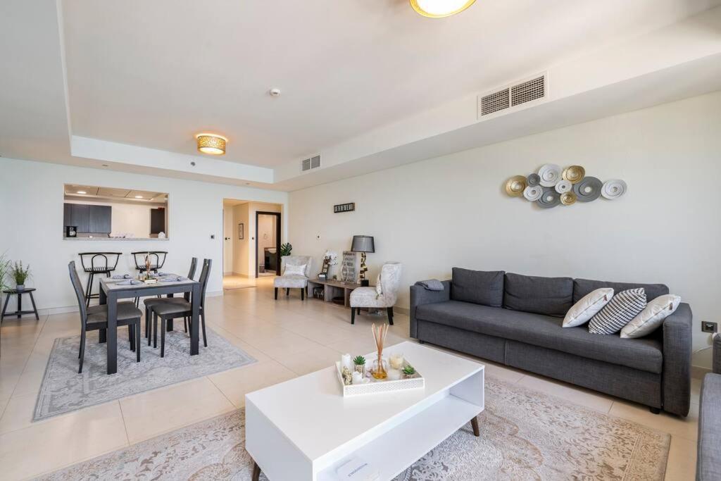 Apartment Balqis Residense Palm Jumeirah,pool, Beach, Floor, Full Sea View, Restaurants Dubai