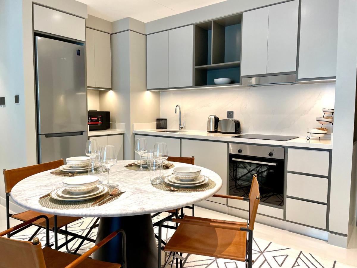 Dar Vacation - Luxury White & Badge 1bdr Palm View * Dubai