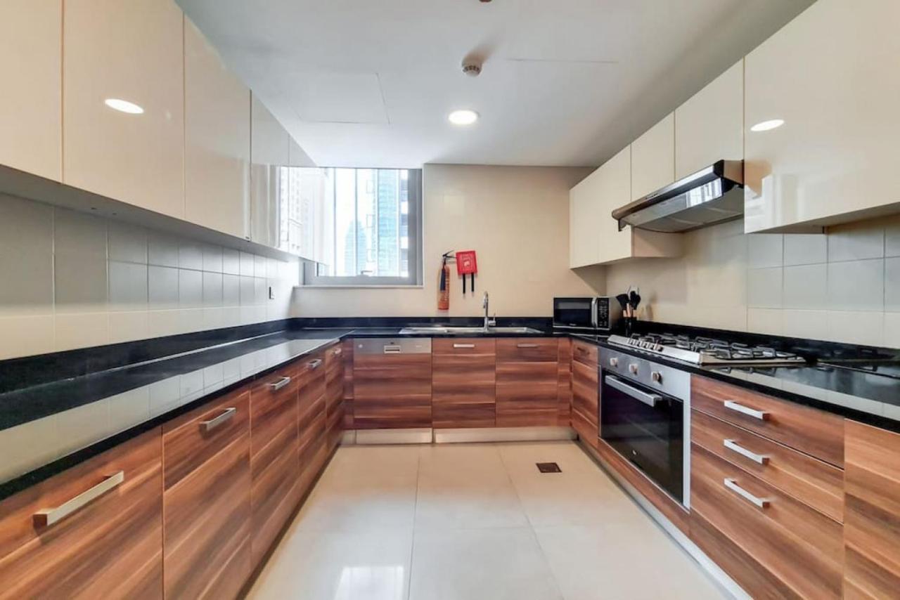 Sparkle Tower 1, Marina - Bright Two Bedroom