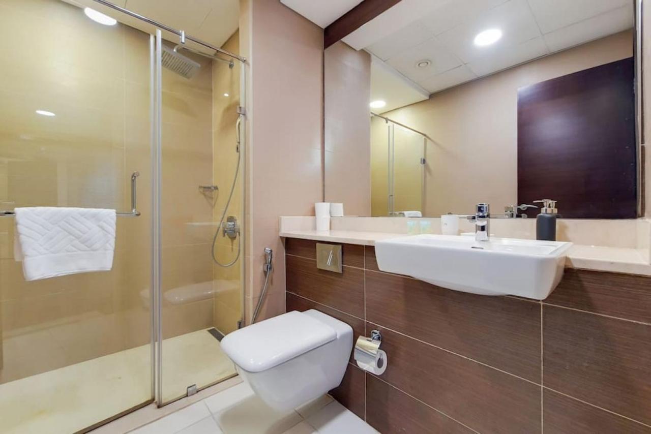 Sparkle Tower 1, Marina - Bright Two Bedroom *