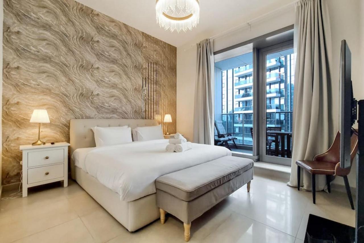 Sparkle Tower 1, Marina - Bright Two Bedroom Apartment Dubai