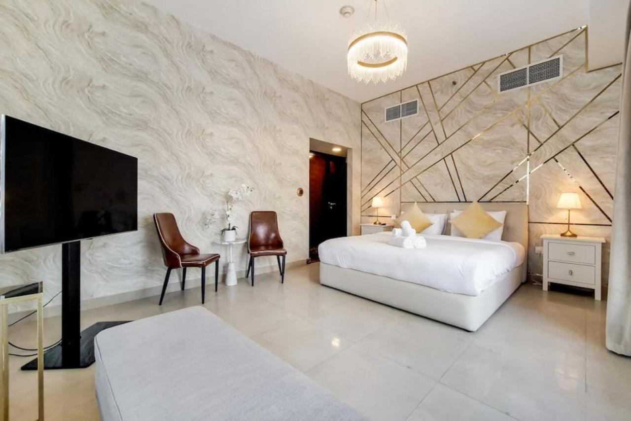 Sparkle Tower 1, Marina - Bright Two Bedroom *