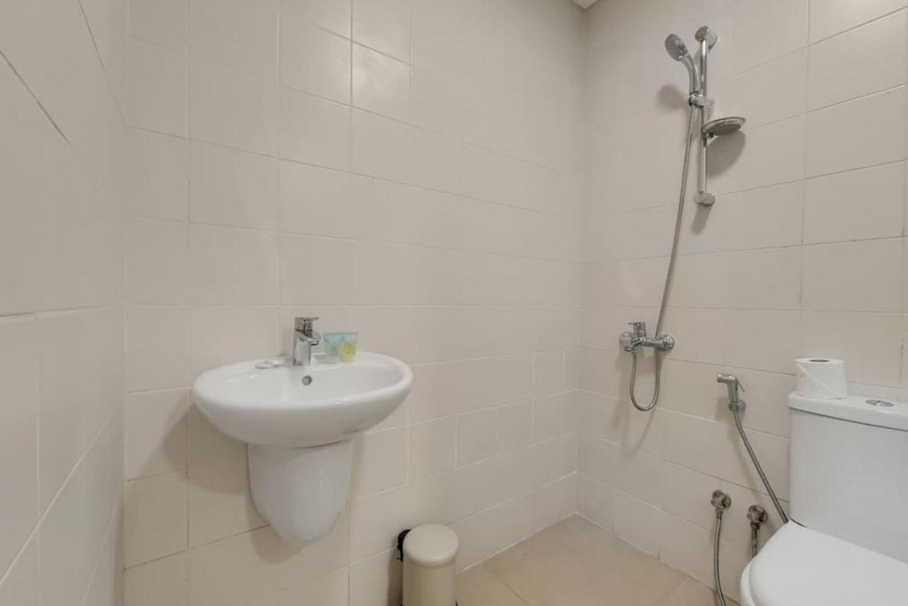 Sparkle Tower 1, Marina - Bright Two Bedroom * Dubai