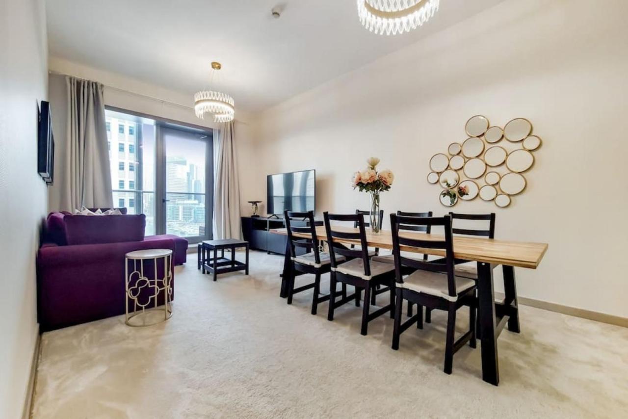 Sparkle Tower 1, Marina - Bright Two Bedroom Apartment