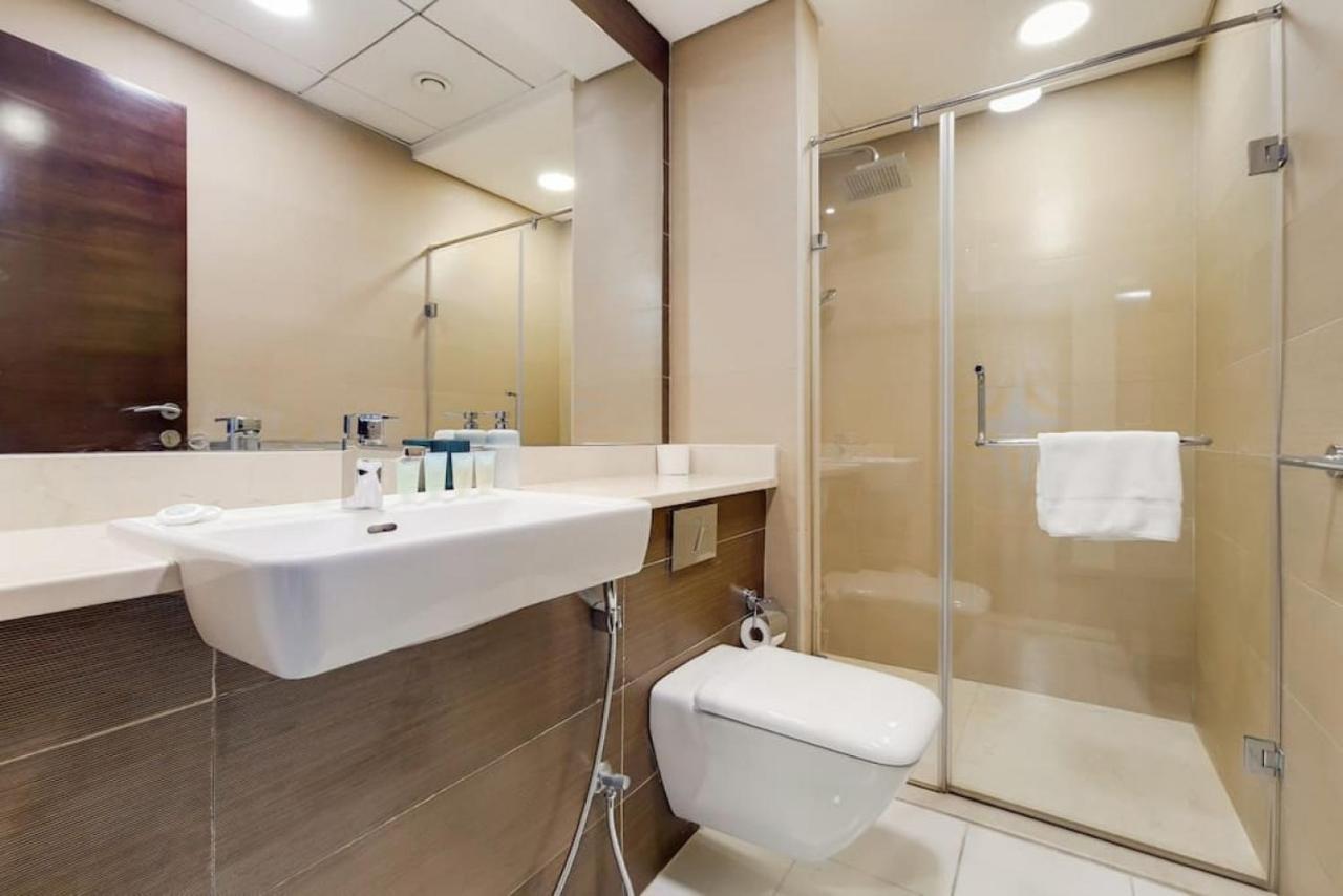 Apartment Sparkle Tower 1, Marina - Bright Two Bedroom