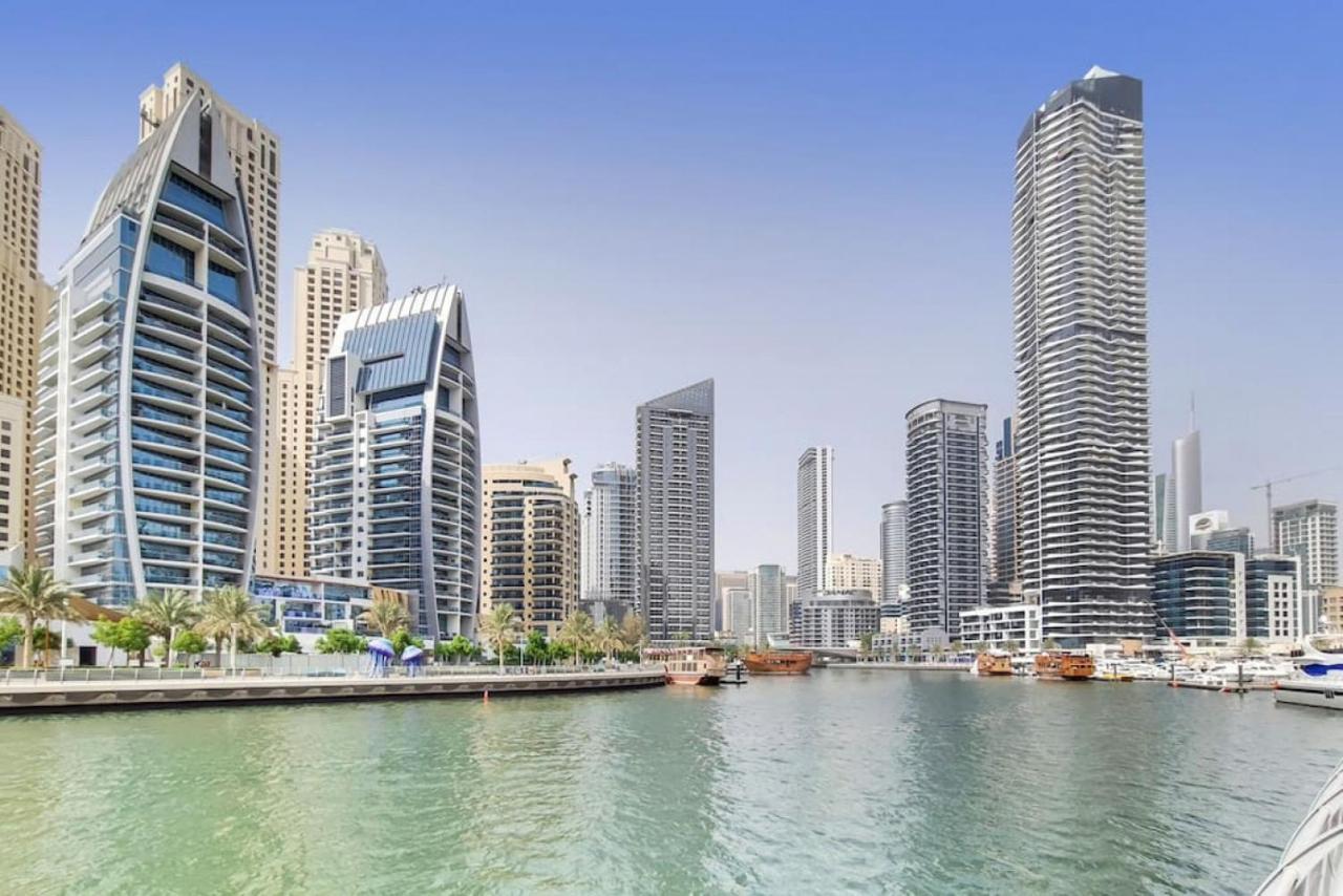 Sparkle Tower 1, Marina - Bright Two Bedroom Dubai