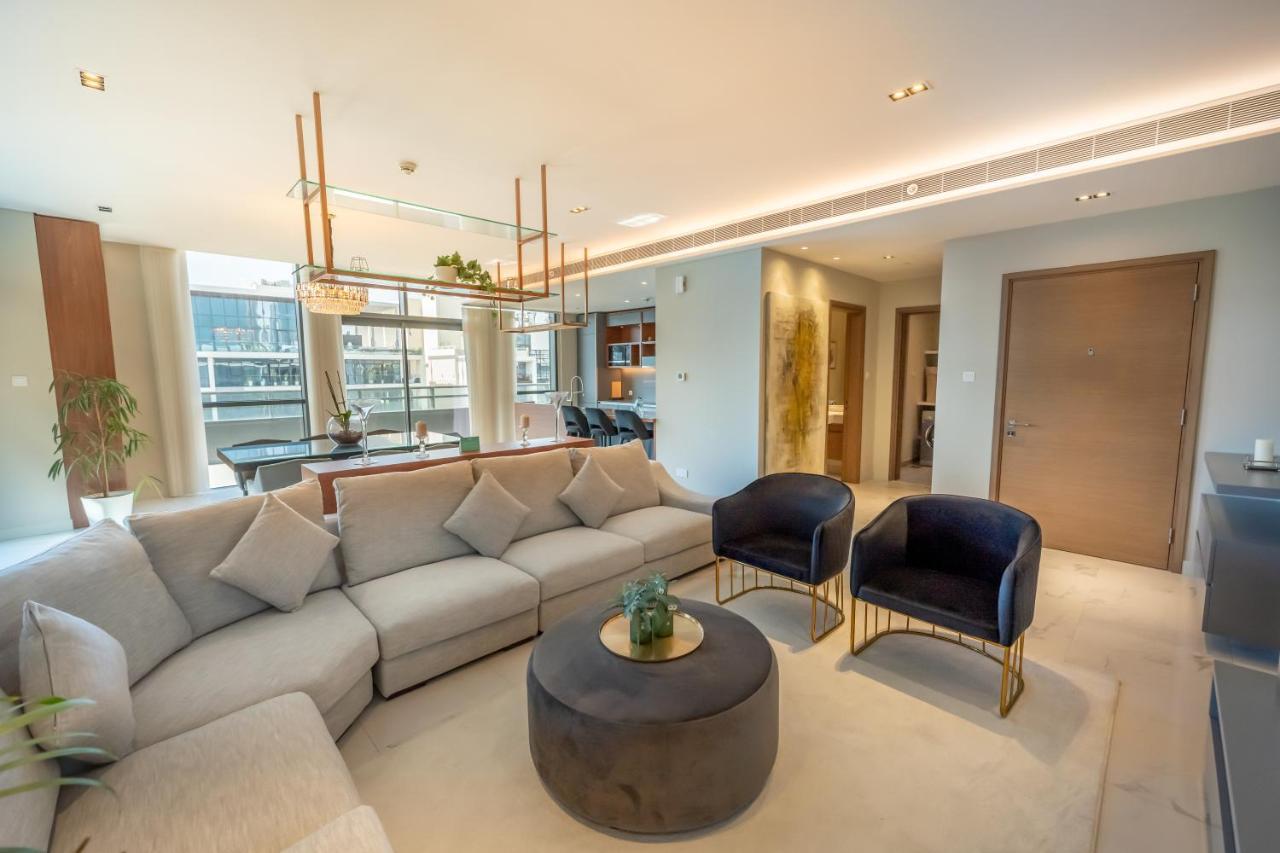 Apartment Fam Living - Walk - Luxe Interiors *