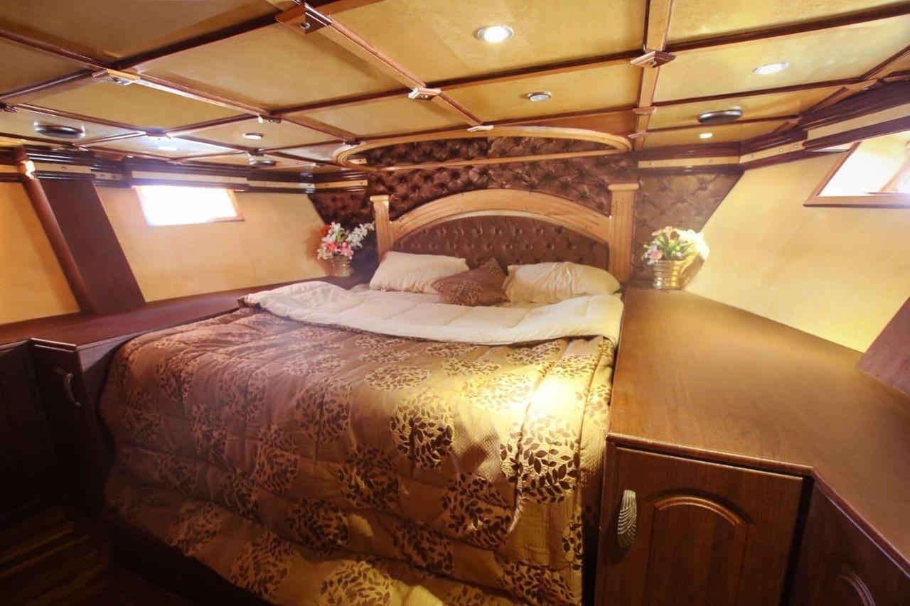 Luxury Yachts - Harbour Dubai