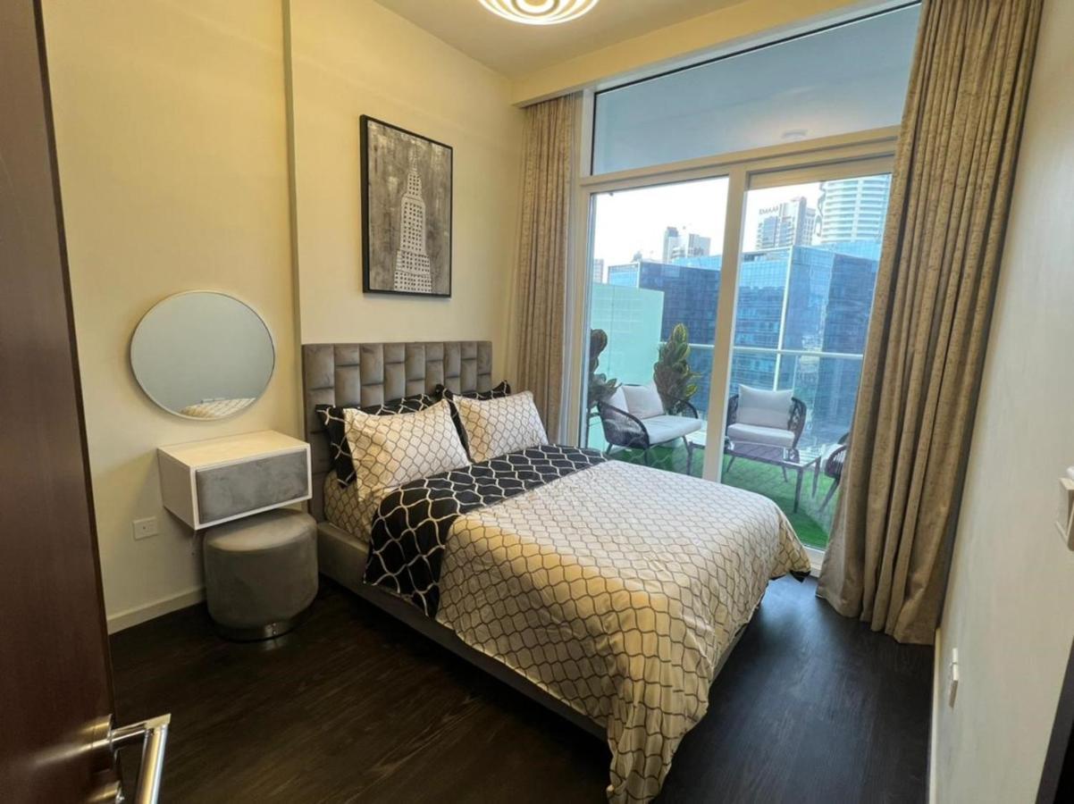 Luxury 2 Bedroom With Burj Khalifa View Apartment *