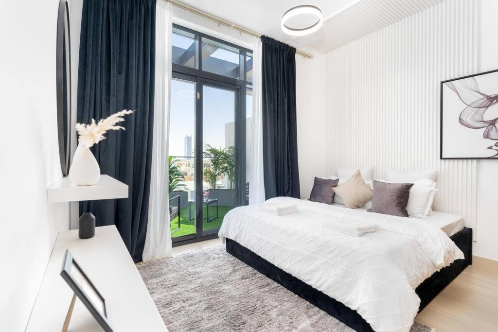 Unique Apt With Private Jacuzzi In Apartment Dubai