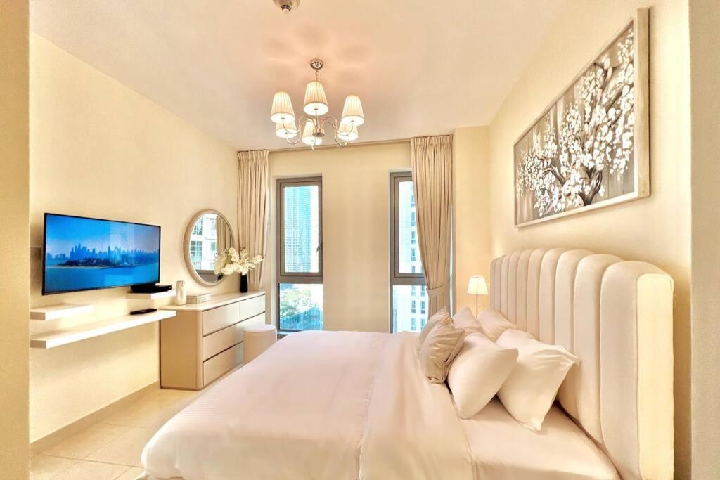In Downtown Dubai, 3min Walk To Burj Khalifa & Mall Apartment