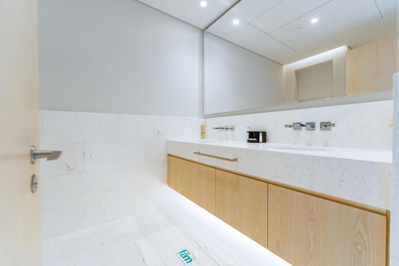 Fam Living - Palm Tower - Palm Jumeirah - Panoramic Apartment